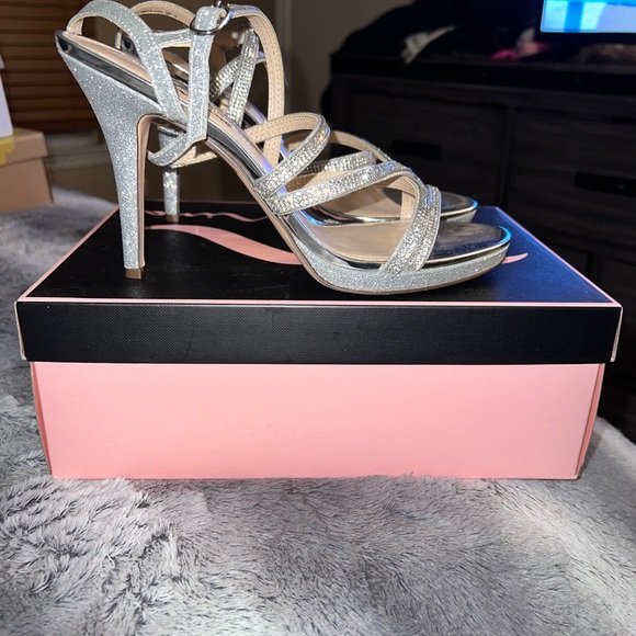 *NIB* Nina Silver Refined Bling Metallic Heels - Picture 2 of 4